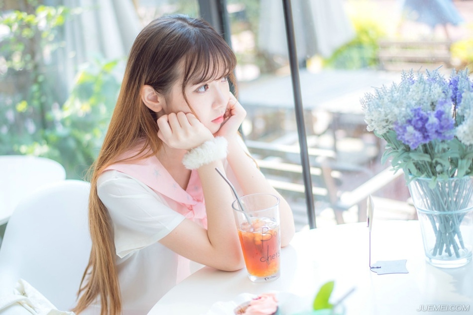 “莫要乱说，我之前开玩笑的。”魏延连忙道，虽然他很想打，但要事因为这个就让庞统去死，那他还是宁愿和平接受蜀中。